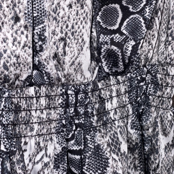 Gray - Picture 3 of 4